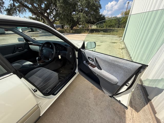 1996 Toyota Crown JDM car for sale — photo 16 of 20
