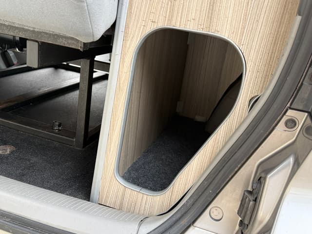 2005 Toyota Alphard JDM car for sale — photo 11 of 25
