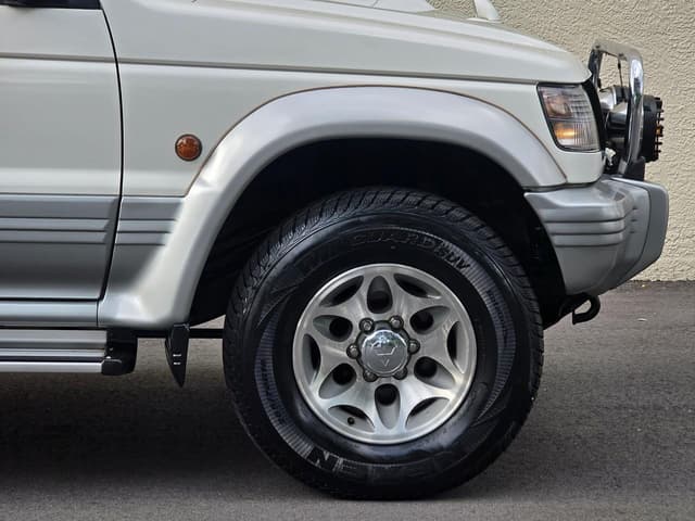 1997 Mitsubishi Pajero JDM car for sale — photo 5 of 25