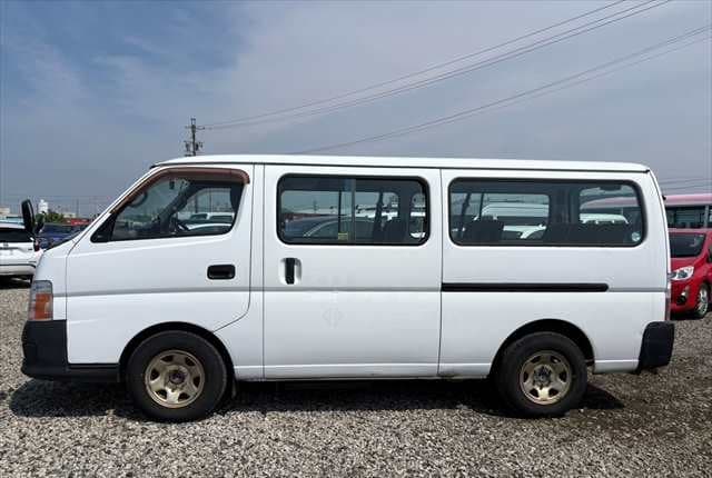 2007 Nissan Caravan JDM car for sale — photo 2 of 25