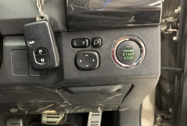 2011 Toyota Mark X JDM car for sale — photo 10 of 25