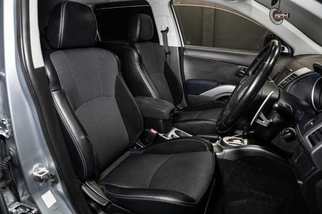 2010 Mitsubishi Outlander JDM car for sale — photo 15 of 18