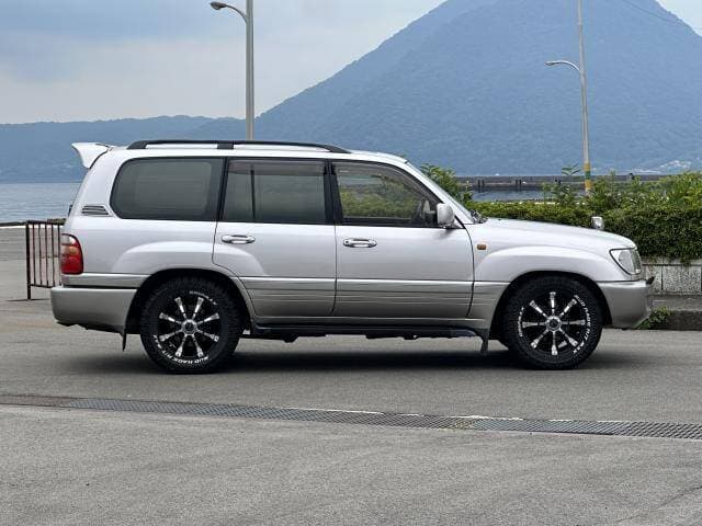 2000 Toyota Land Cruiser JDM car for sale — photo 14 of 17