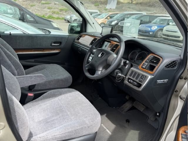 2005 Honda Stepwagon JDM car for sale — photo 3 of 8