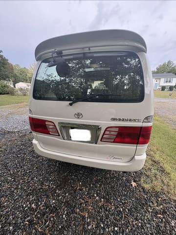 1999 Toyota Grand Hiace JDM car for sale — photo 3 of 17