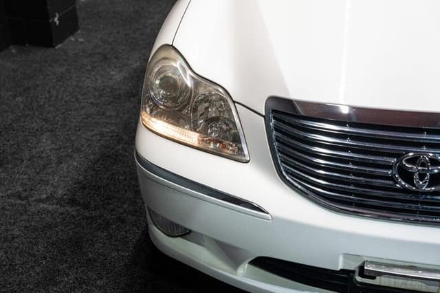 2004 Toyota Majesta JDM car for sale — photo 11 of 20