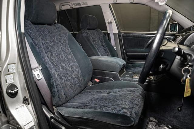 2005 Toyota Crown JDM car for sale — photo 13 of 16