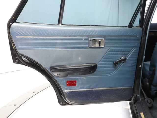 1974 Nissan Cedric JDM car for sale — photo 19 of 25