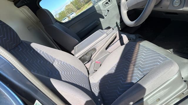 2001 Nissan Caravan JDM car for sale — photo 12 of 18