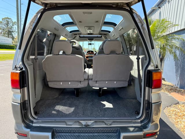 1998 Mitsubishi Delica JDM car for sale — photo 20 of 23