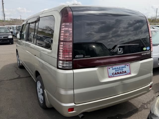 2005 Honda Stepwagon JDM car for sale — photo 2 of 8