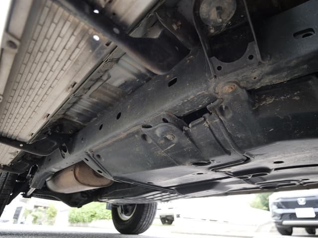 2001 Toyota Hilux Surf JDM car for sale — photo 20 of 25