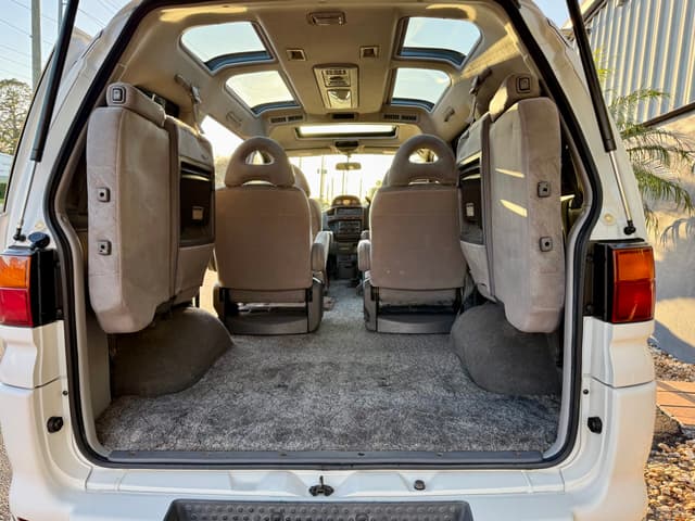 1998 Mitsubishi Delica JDM car for sale — photo 18 of 19