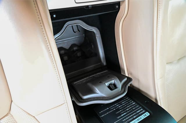 2009 Toyota Majesta JDM car for sale — photo 15 of 25