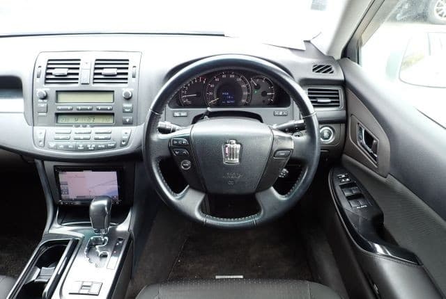 2008 Toyota Crown JDM car for sale — photo 8 of 25