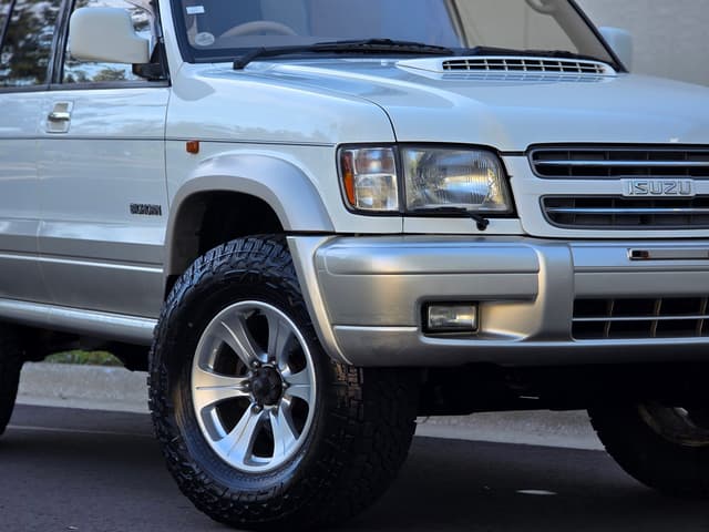 2000 Isuzu Bighorn JDM car for sale — photo 8 of 24