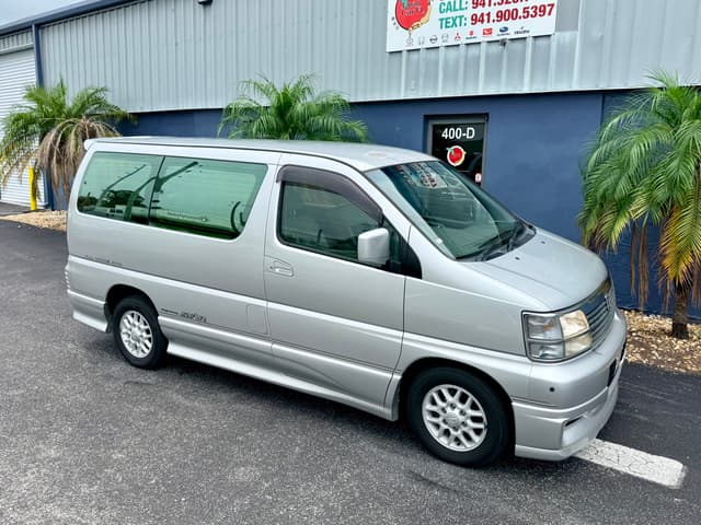 1998 Nissan Elgrand JDM car for sale — photo 10 of 22