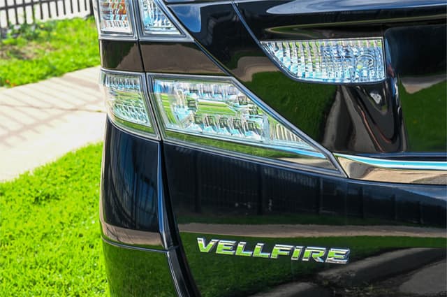 2011 Toyota Vellfire JDM car for sale — photo 13 of 24