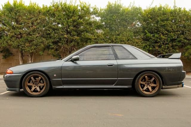 1990 Nissan Skyline JDM car for sale — photo 6 of 25