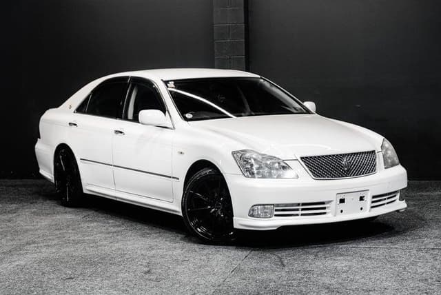 2005 Toyota Crown JDM car for sale — photo 5 of 10