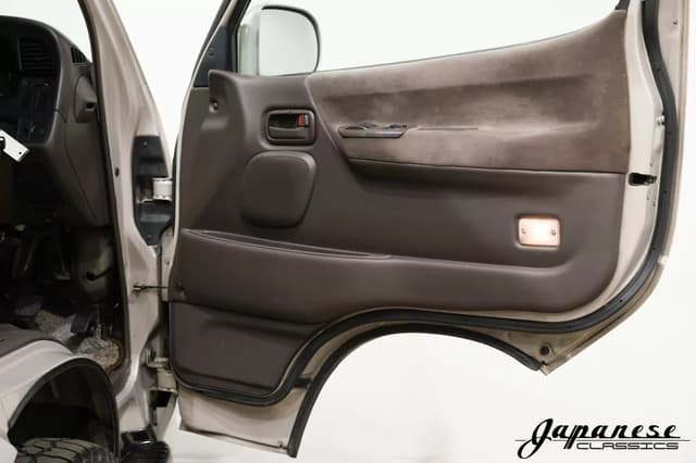 1997 Toyota HiAce JDM car for sale — photo 22 of 25
