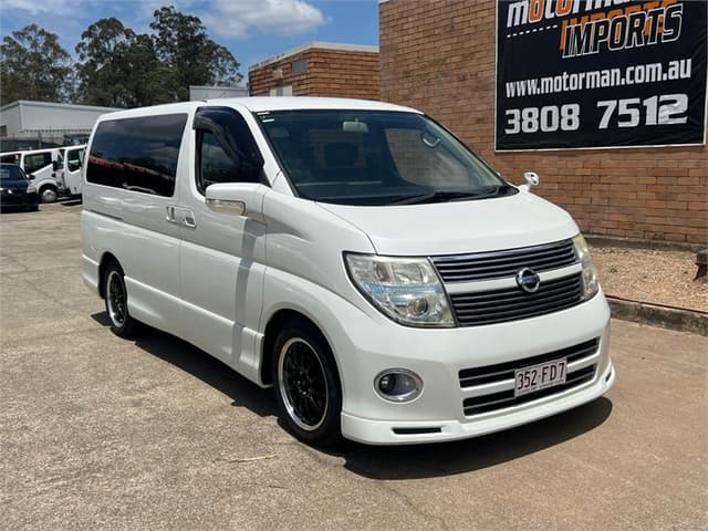 2010 Nissan Elgrand JDM car for sale — photo 2 of 14