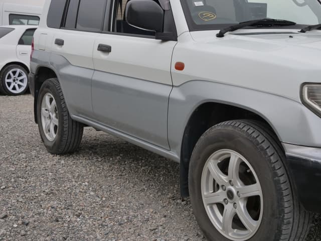 1999 Mitsubishi Pajero JDM car for sale — photo 10 of 25