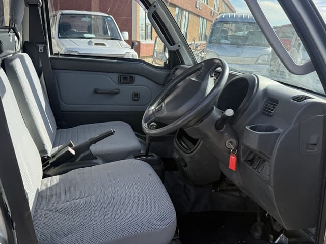 2005 Daihatsu Hijet JDM car for sale — photo 8 of 10