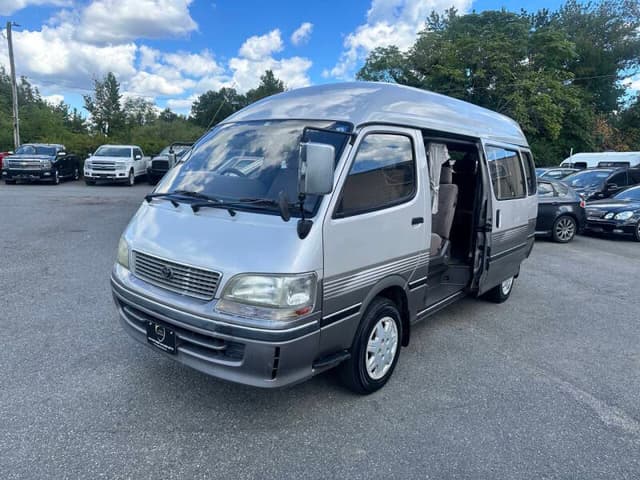 1996 Toyota HiAce JDM car for sale — photo 2 of 11