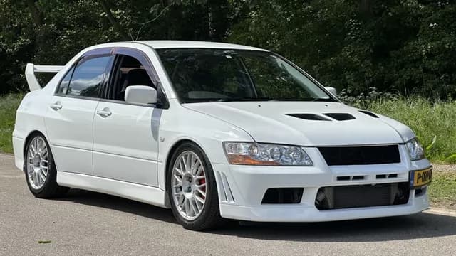 2001 Mitsubishi Lancer Evolution JDM car for sale — photo 2 of 24