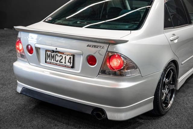 1999 Toyota Altezza JDM car for sale — photo 13 of 16