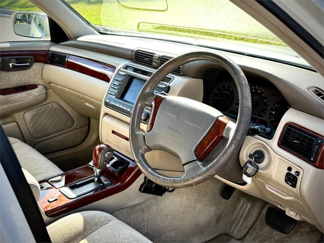 1999 Toyota Crown JDM car for sale — photo 14 of 25