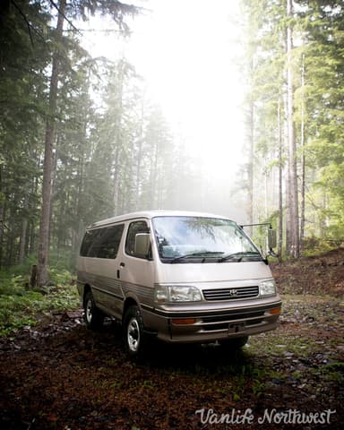 1995 Toyota HiAce JDM car for sale — photo 21 of 25