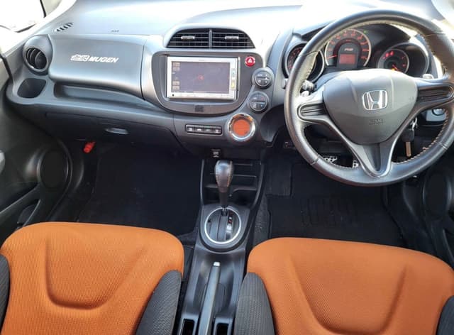2011 Honda Fit JDM car for sale — photo 8 of 11
