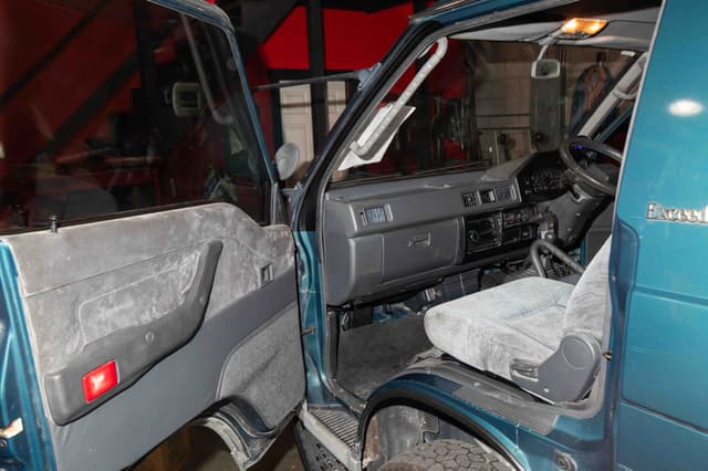 1993 Mitsubishi Delica JDM car for sale — photo 14 of 22
