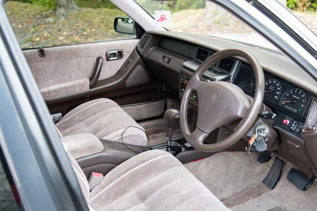 1993 Toyota Crown JDM car for sale — photo 10 of 15