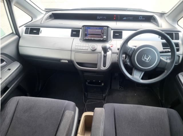 2009 Honda Stepwagon JDM car for sale — photo 7 of 12