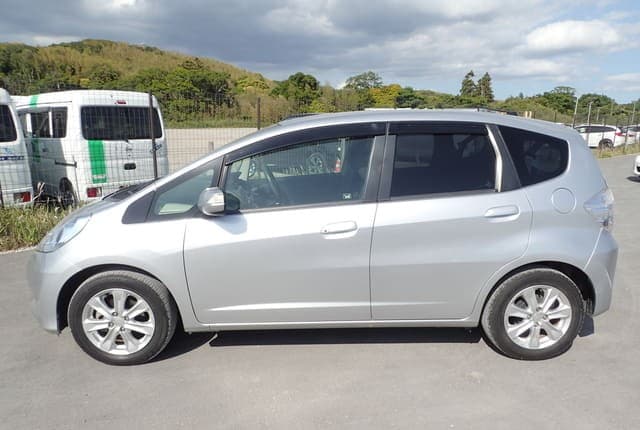 2011 Honda Fit JDM car for sale — photo 2 of 25