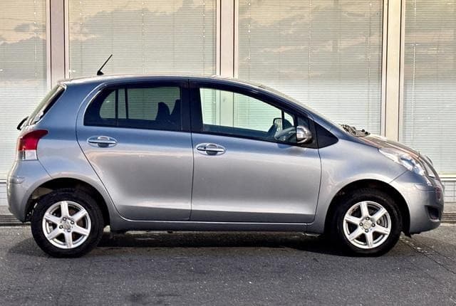 2010 Toyota Vitz JDM car for sale — photo 8 of 9