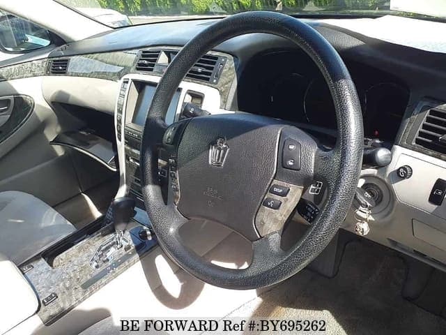 2007 Toyota Crown JDM car for sale — photo 3 of 8