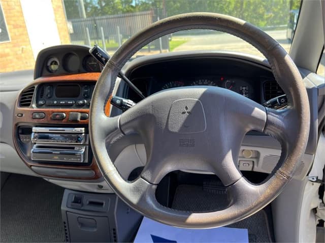 2001 Mitsubishi Delica JDM car for sale — photo 11 of 17
