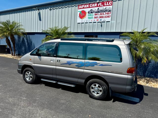 1998 Mitsubishi Delica JDM car for sale — photo 9 of 23