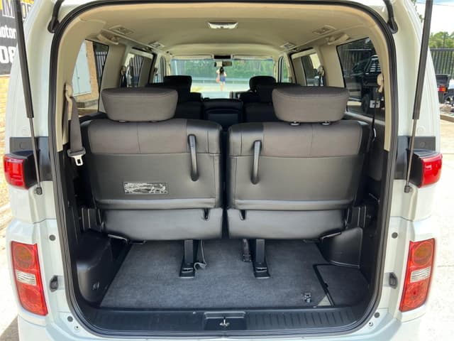 2006 Nissan Elgrand JDM car for sale — photo 15 of 16