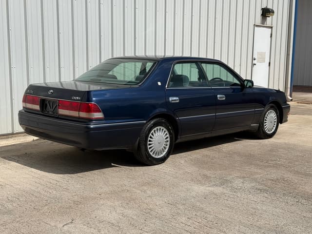 1998 Toyota Crown JDM car for sale — photo 3 of 21