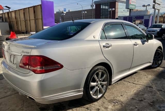 2009 Toyota Crown JDM car for sale — photo 5 of 10