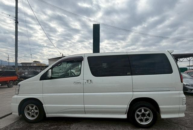2001 Nissan Elgrand JDM car for sale — photo 6 of 25