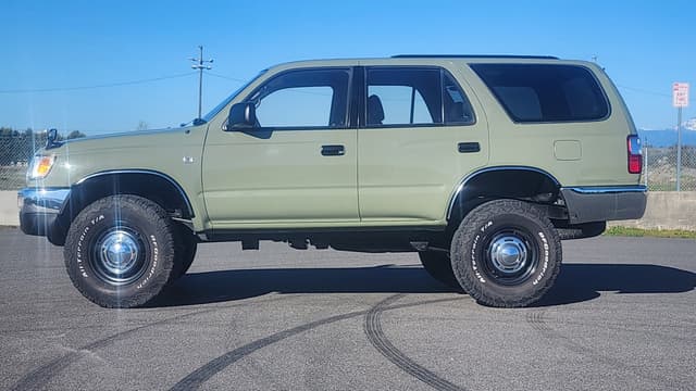 1994 Toyota Hilux Surf JDM car for sale — photo 3 of 16