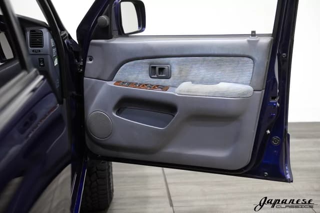 1996 Toyota Hilux Surf JDM car for sale — photo 19 of 25