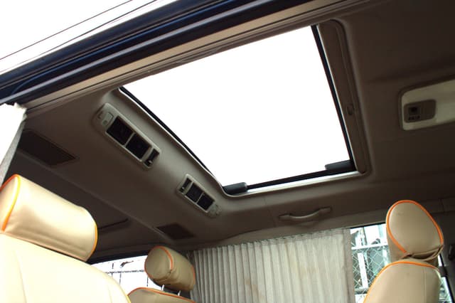 1997 Toyota HiAce JDM car for sale — photo 18 of 25