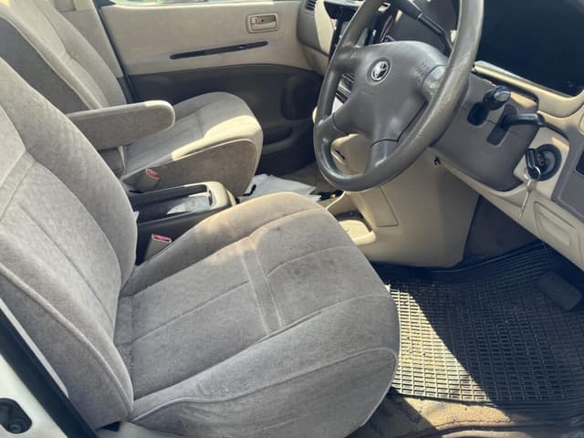 2001 Toyota Grand Hiace JDM car for sale — photo 5 of 12